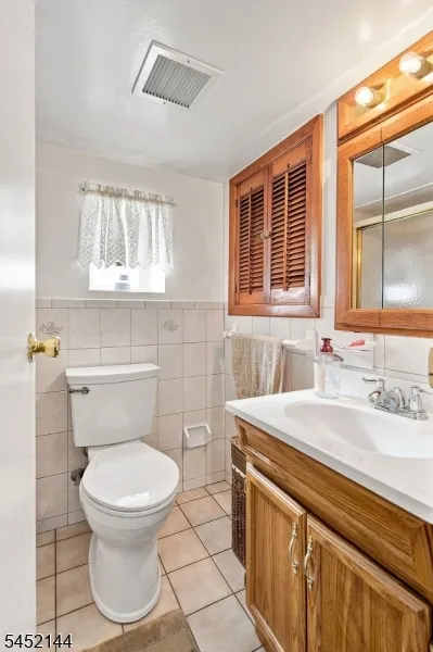 752 Forest St Kearny Town, NJ 07032