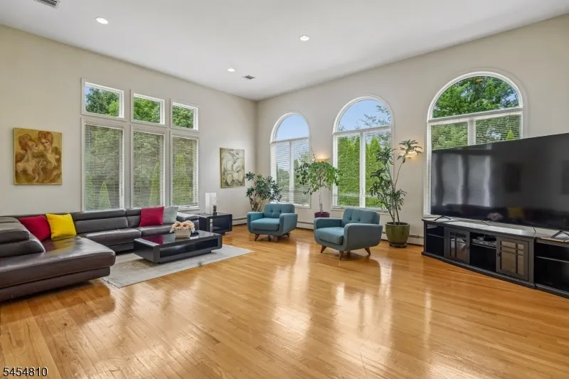 24 Emerson Rd Parsippany-Troy Hills, NJ 07950