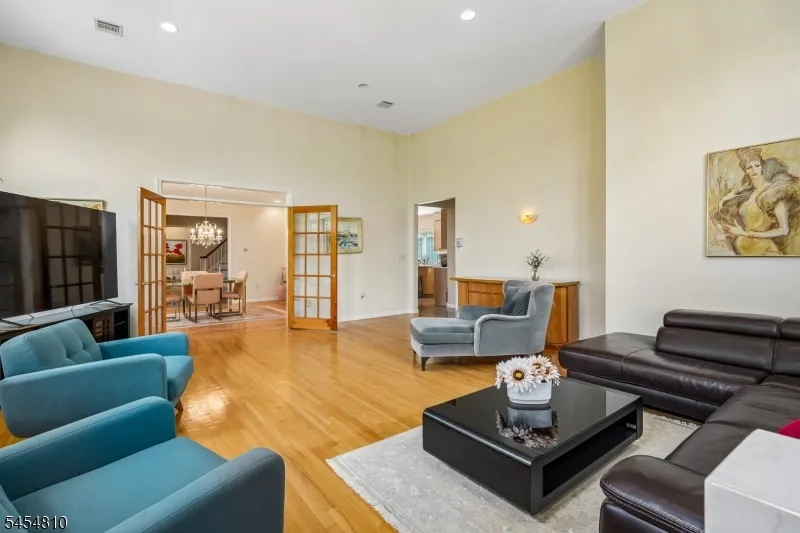 24 Emerson Rd Parsippany-Troy Hills, NJ 07950