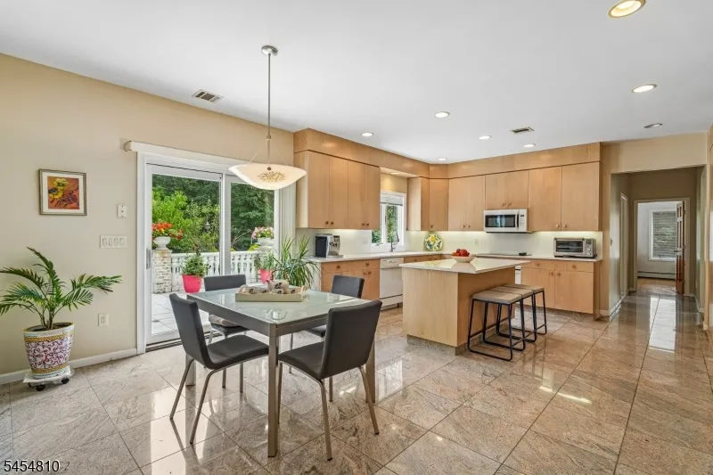 24 Emerson Rd Parsippany-Troy Hills, NJ 07950