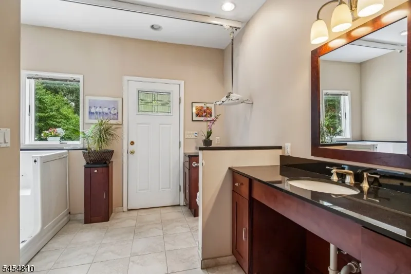 24 Emerson Rd Parsippany-Troy Hills, NJ 07950