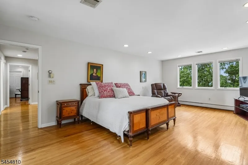 24 Emerson Rd Parsippany-Troy Hills, NJ 07950
