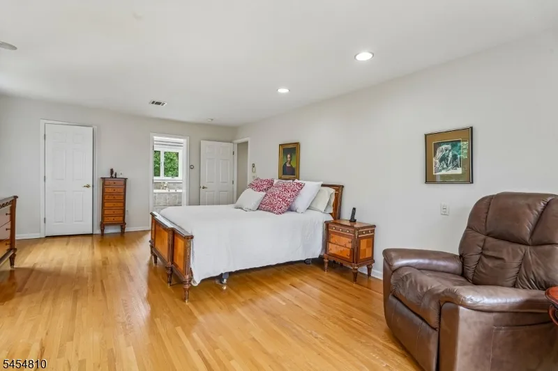 24 Emerson Rd Parsippany-Troy Hills, NJ 07950