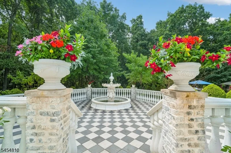 24 Emerson Rd Parsippany-Troy Hills, NJ 07950