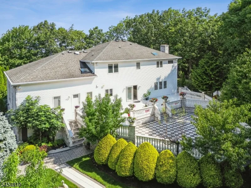 24 Emerson Rd Parsippany-Troy Hills, NJ 07950