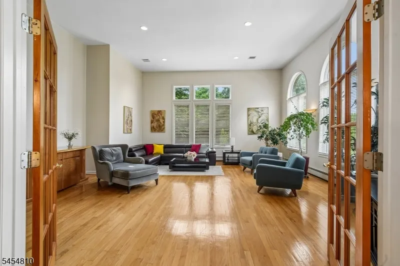 24 Emerson Rd Parsippany-Troy Hills, NJ 07950