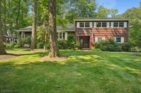 18 Holly Dr