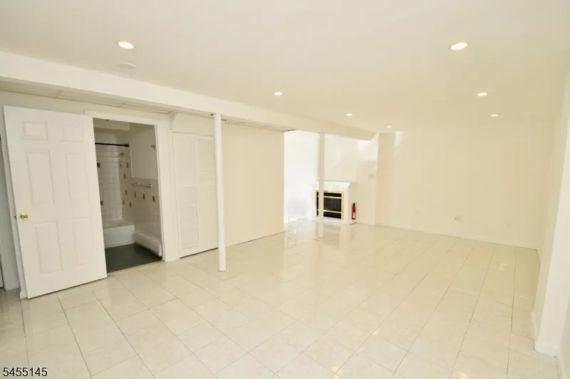 130 Brooklyn Stanhope Rd Hopatcong, NJ 07874