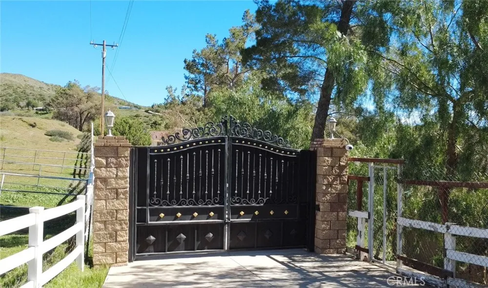 33716 Hubbard Acton, CA 93510