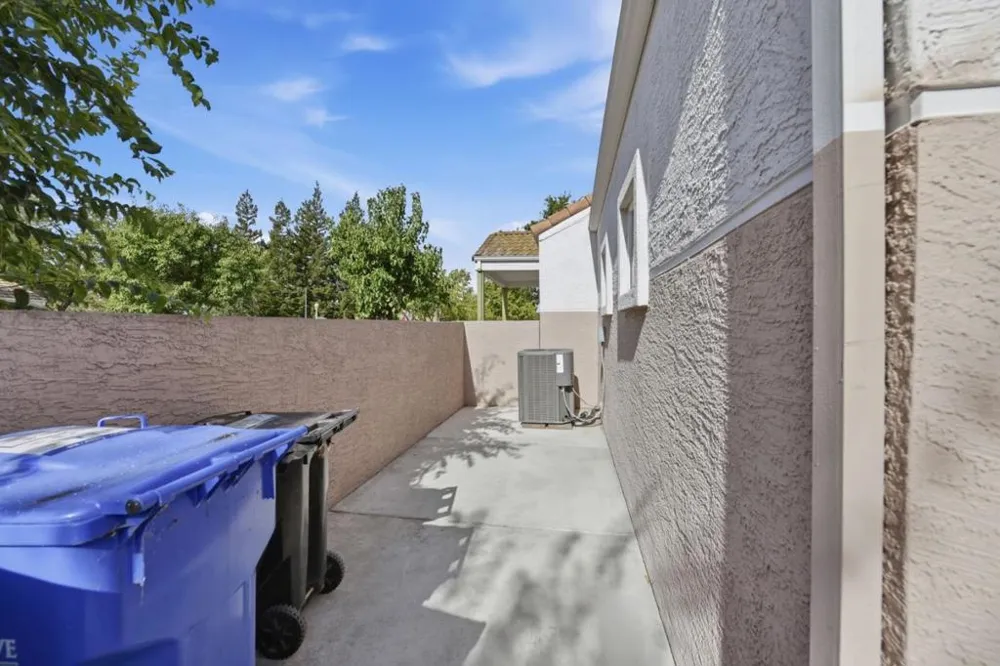 9113 Haussman Street Elk Grove, CA 95758