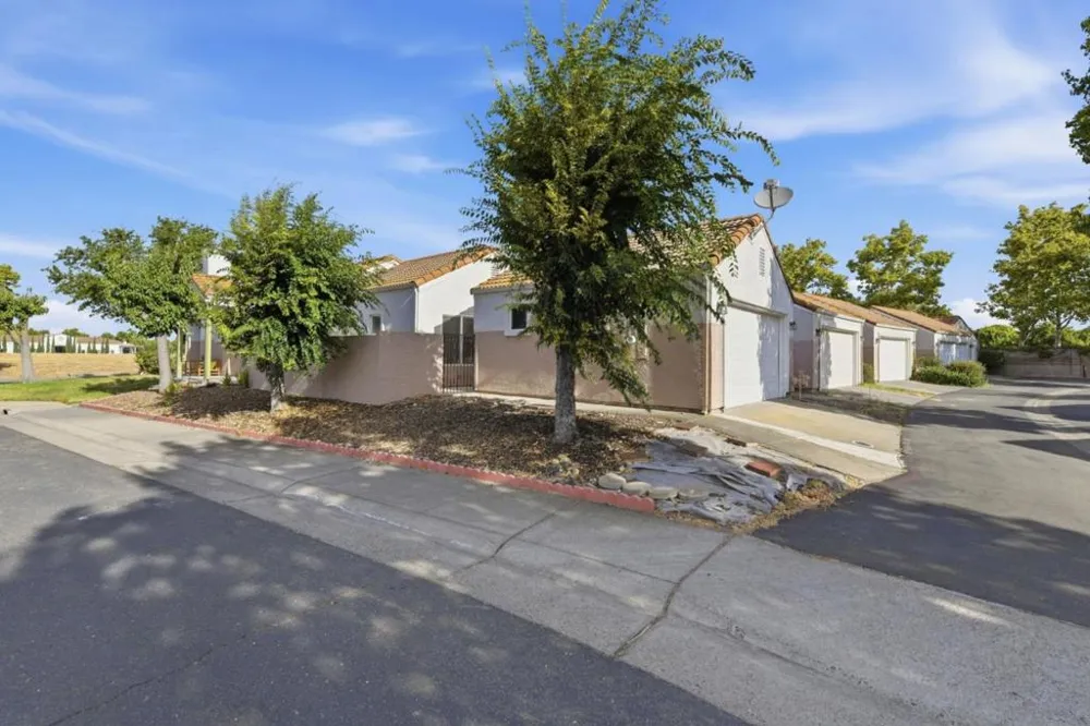 9113 Haussman Street Elk Grove, CA 95758