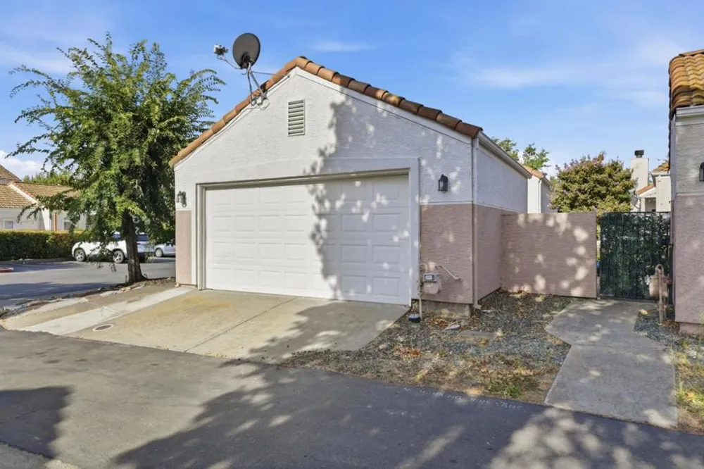 9113 Haussman Street Elk Grove, CA 95758