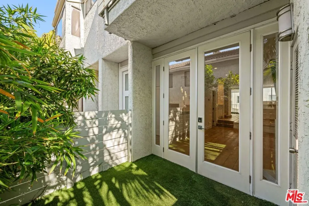 8611 Burton Way #15 Los Angeles, CA 90048