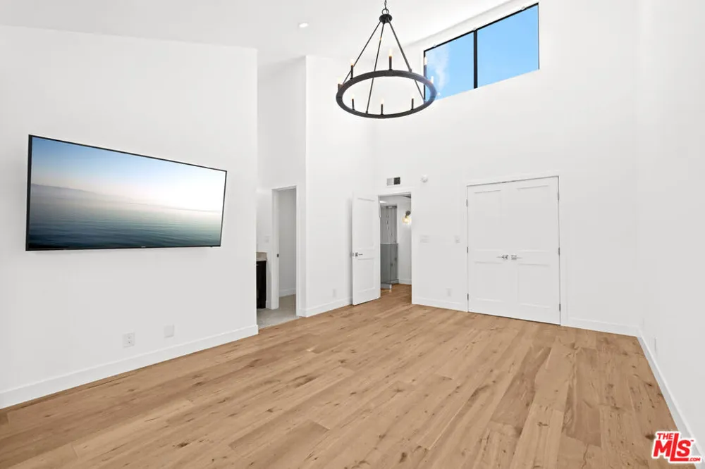 8611 Burton Way #15 Los Angeles, CA 90048