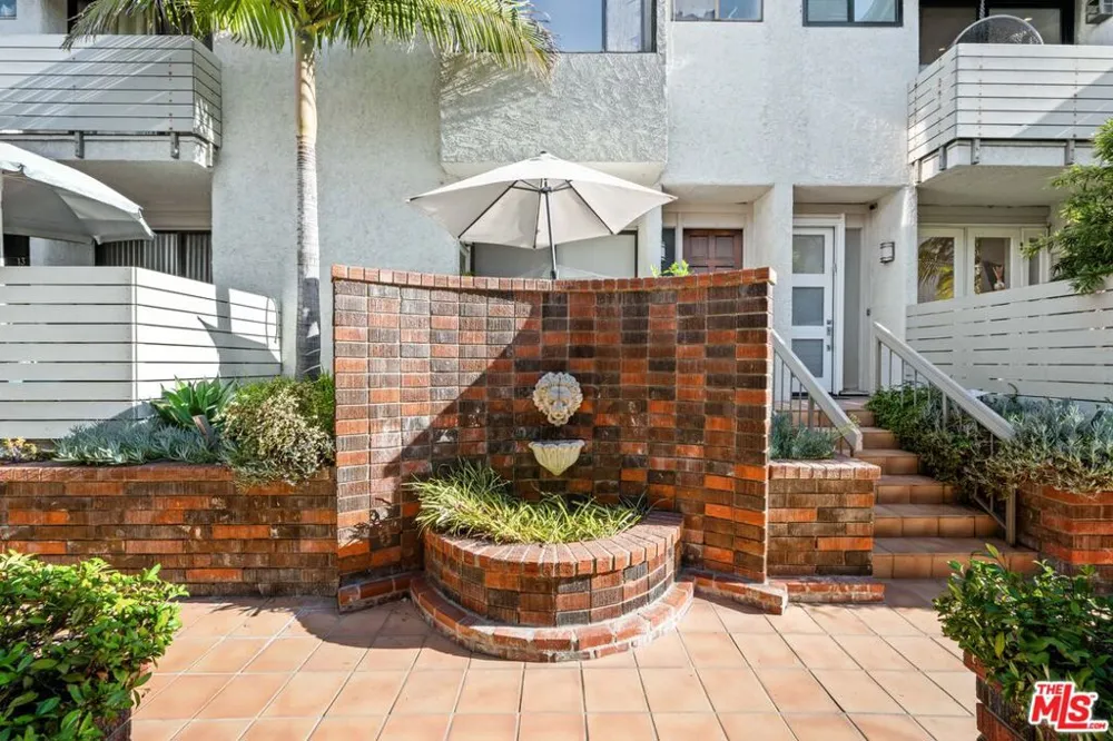 8611 Burton Way #15 Los Angeles, CA 90048