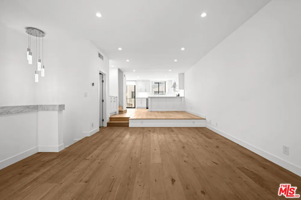 8611 Burton Way #15 Los Angeles, CA 90048