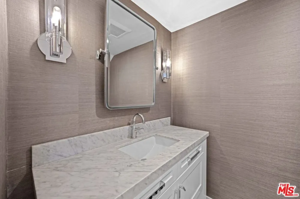 8611 Burton Way #15 Los Angeles, CA 90048