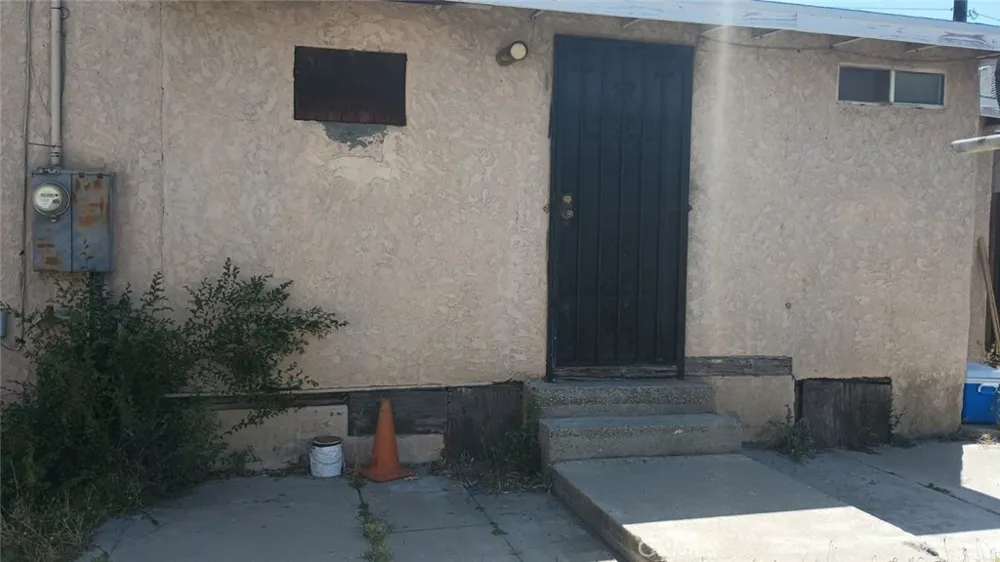 8894 Juniper Fontana, CA 92335