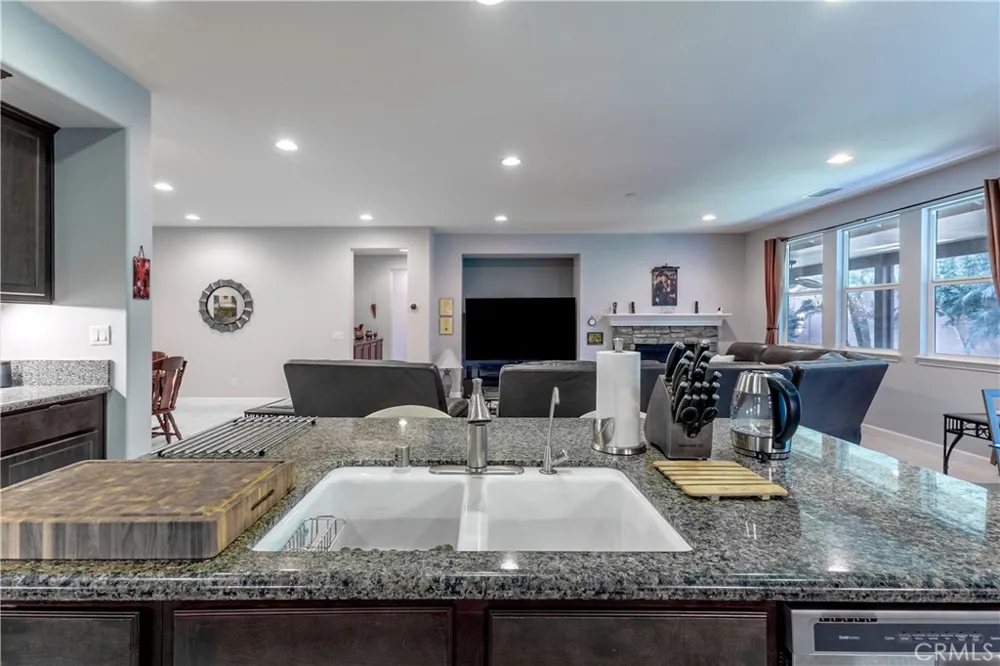 14325 Florence Eastvale, CA 92880