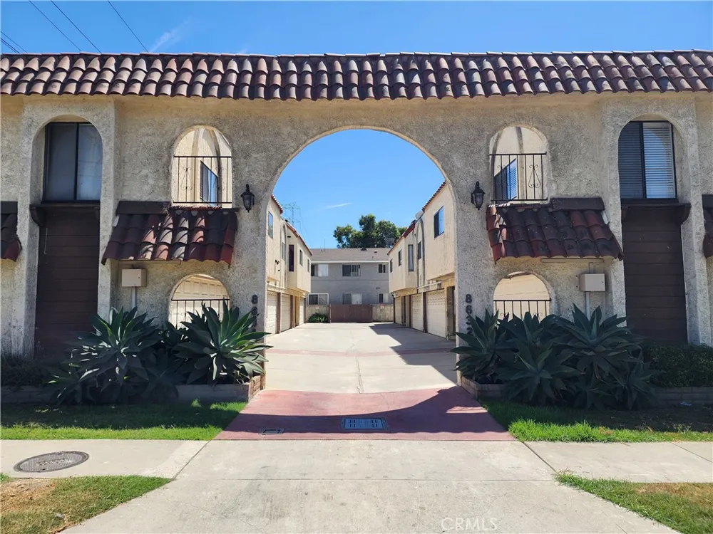 8632 Park Bellflower, CA 90706