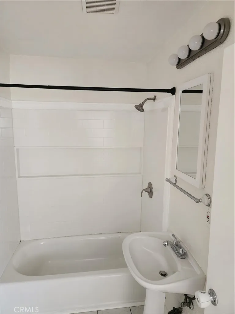 8632 Park Bellflower, CA 90706