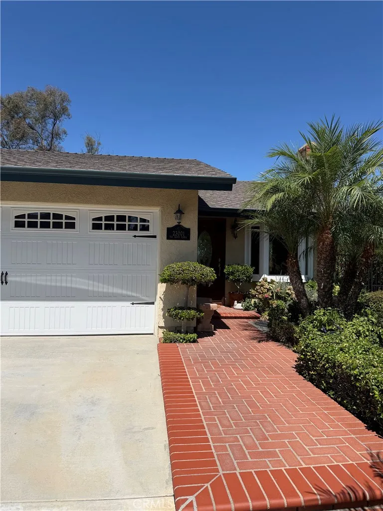 23001 Via Santa Maria Mission Viejo, CA 92691