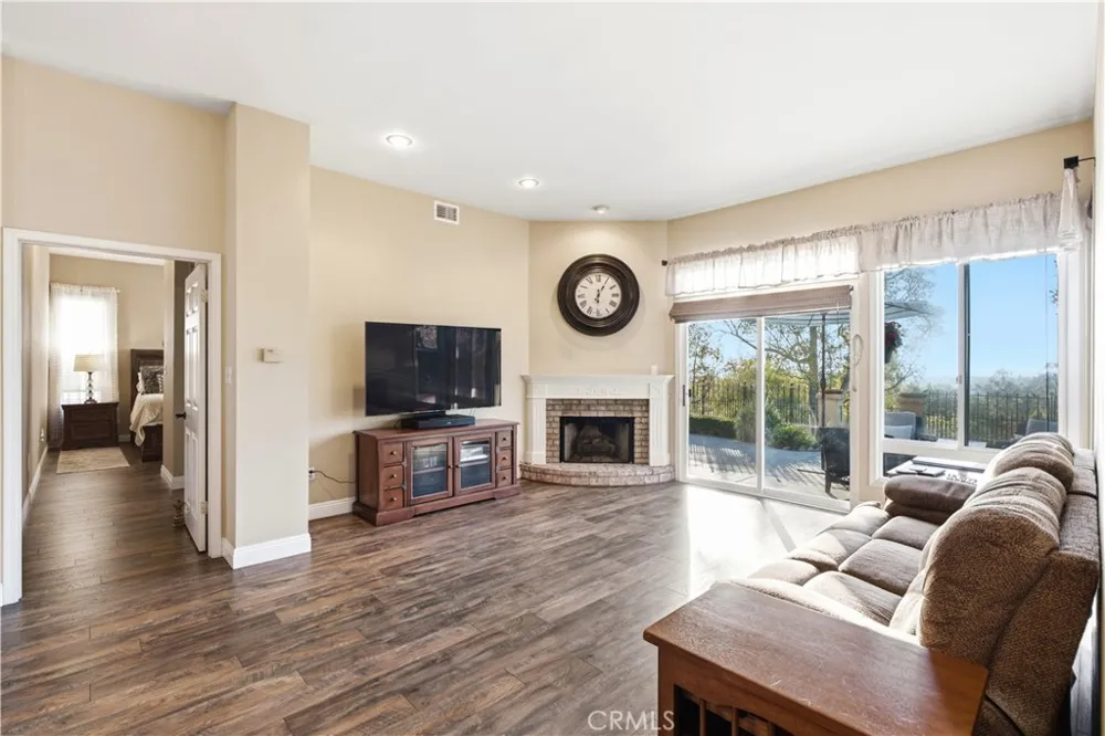 23001 Via Santa Maria Mission Viejo, CA 92691