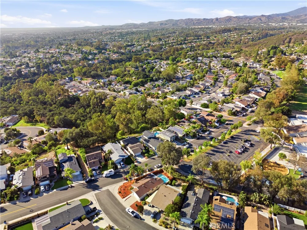 23001 Via Santa Maria Mission Viejo, CA 92691