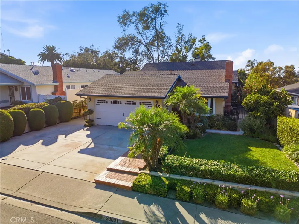 23001 Via Santa Maria Mission Viejo, CA 92691