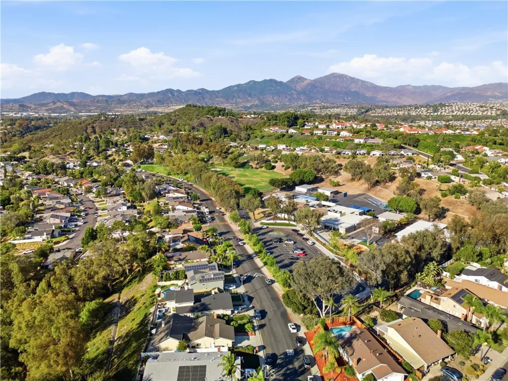 23001 Via Santa Maria Mission Viejo, CA 92691