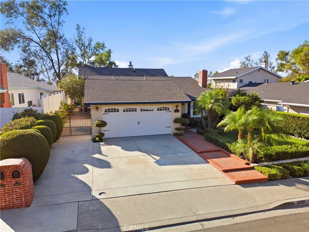 23001 Via Santa Maria Mission Viejo, CA 92691