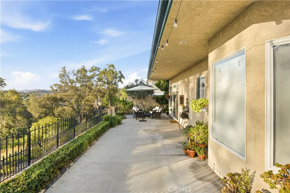 23001 Via Santa Maria Mission Viejo, CA 92691
