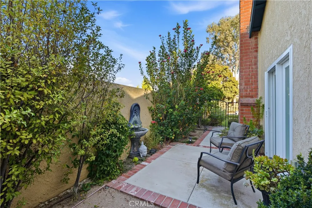 23001 Via Santa Maria Mission Viejo, CA 92691