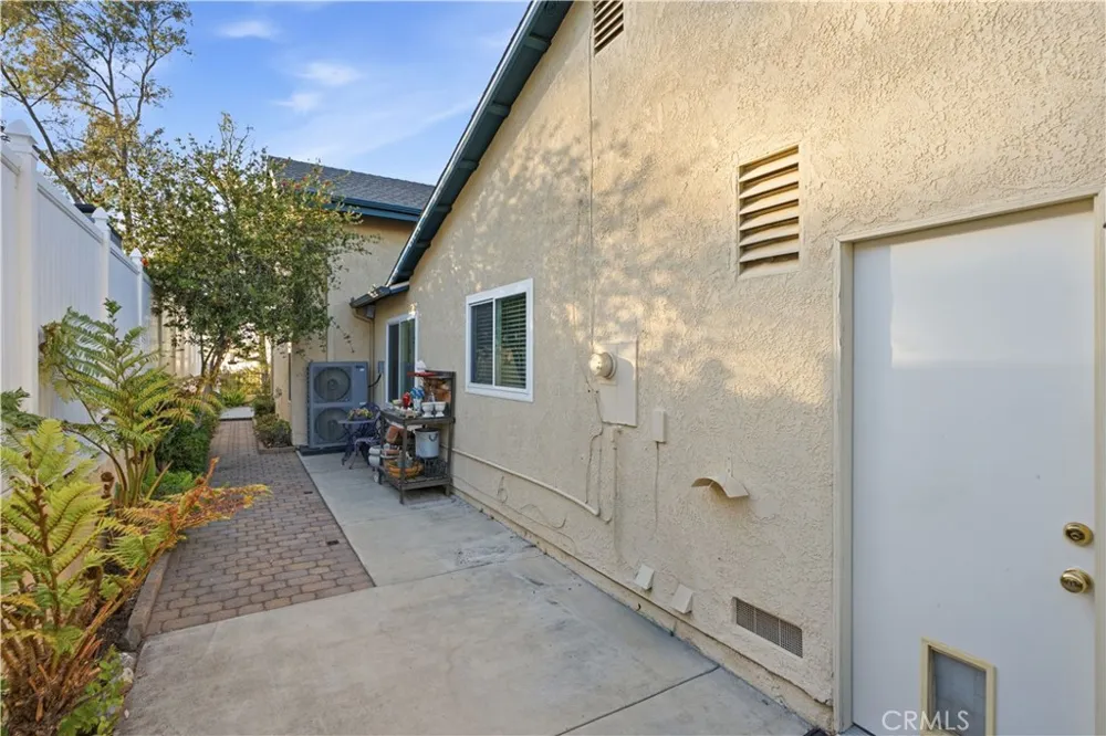 23001 Via Santa Maria Mission Viejo, CA 92691