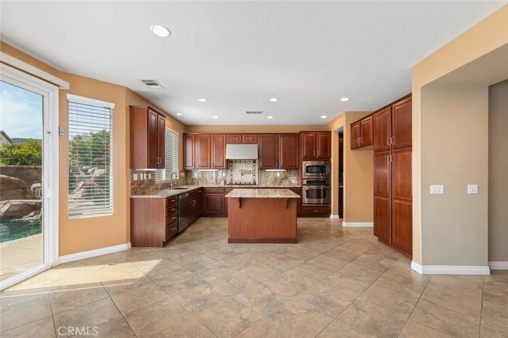 42542 Vancouver Murrieta, CA 92562