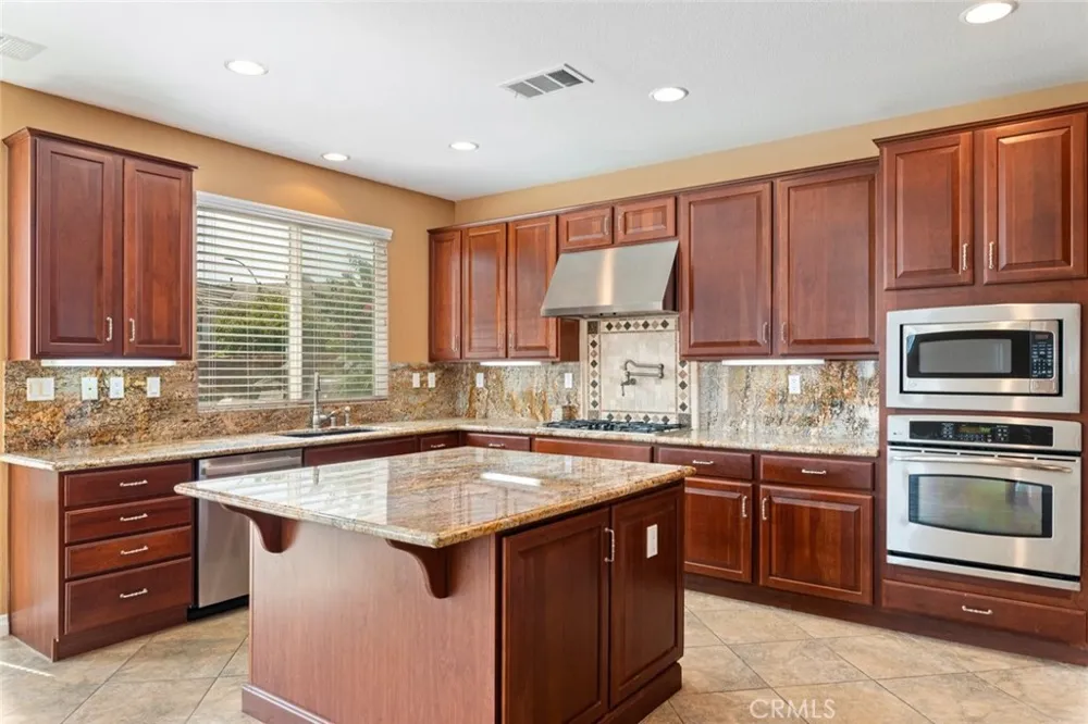 42542 Vancouver Murrieta, CA 92562