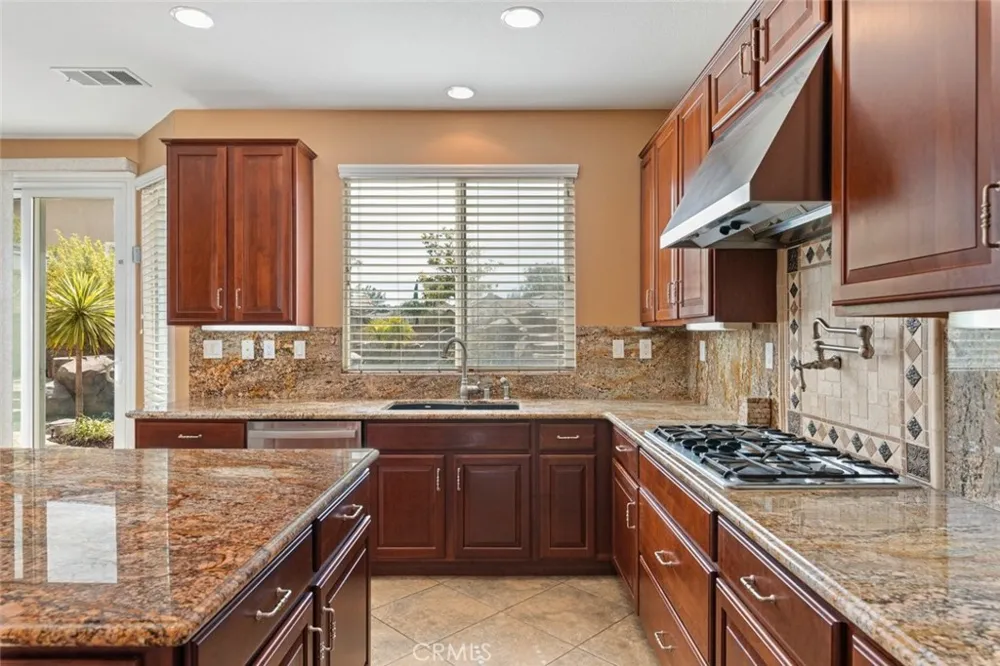 42542 Vancouver Murrieta, CA 92562
