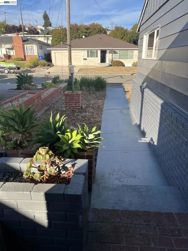 2317 Prosperity Way San Leandro, CA 94578