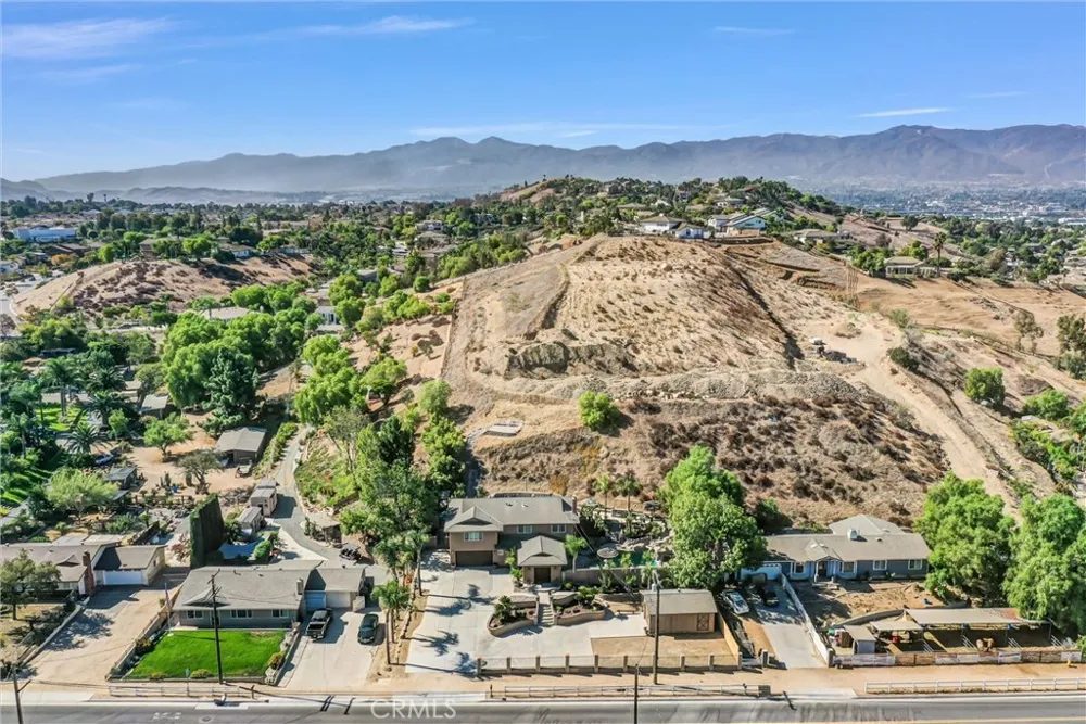 1080 1st Norco, CA 92860