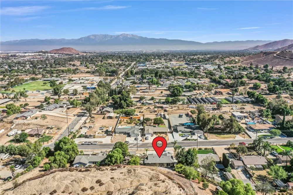 1080 1st Norco, CA 92860