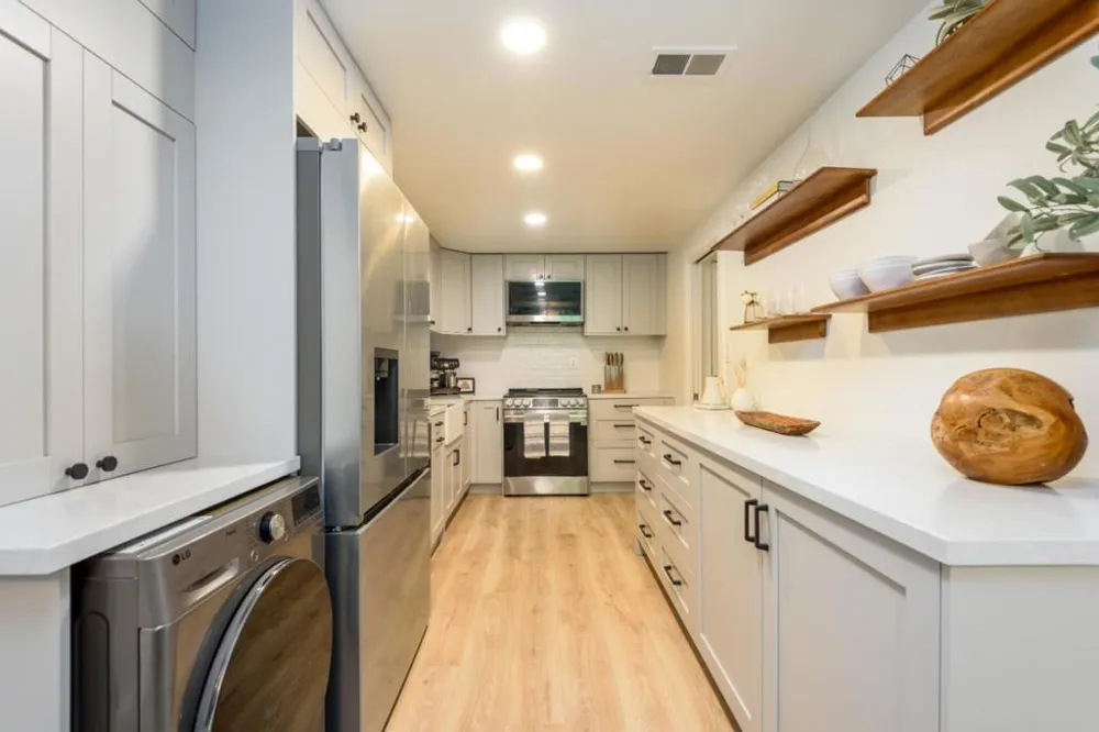 1100 Sharon Park Drive #13 Menlo Park, CA 94025