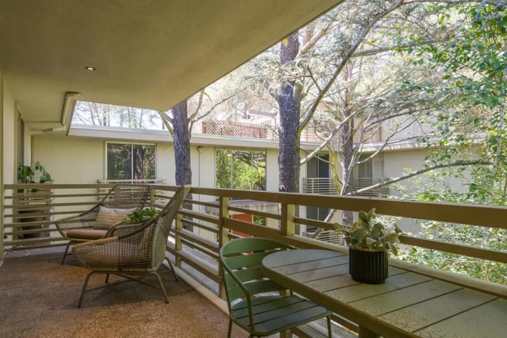 1100 Sharon Park Drive #13 Menlo Park, CA 94025