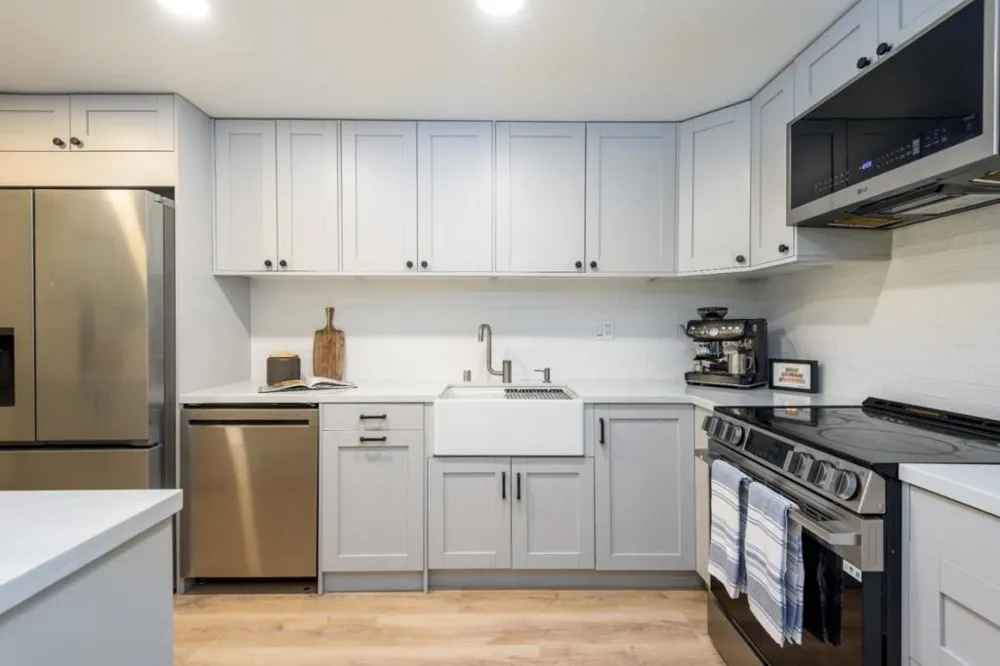 1100 Sharon Park Drive #13 Menlo Park, CA 94025