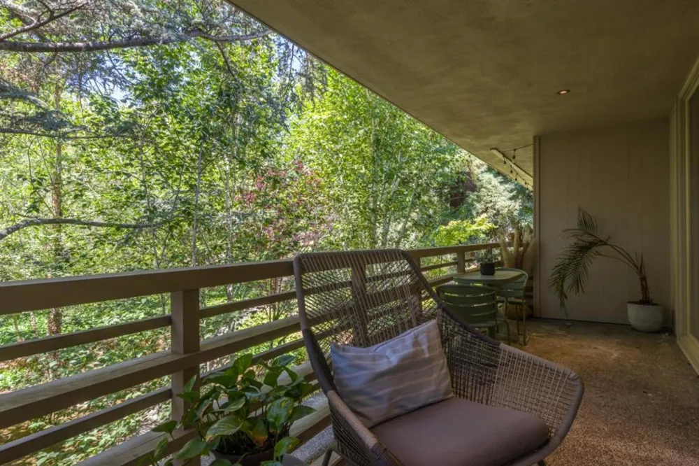 1100 Sharon Park Drive #13 Menlo Park, CA 94025