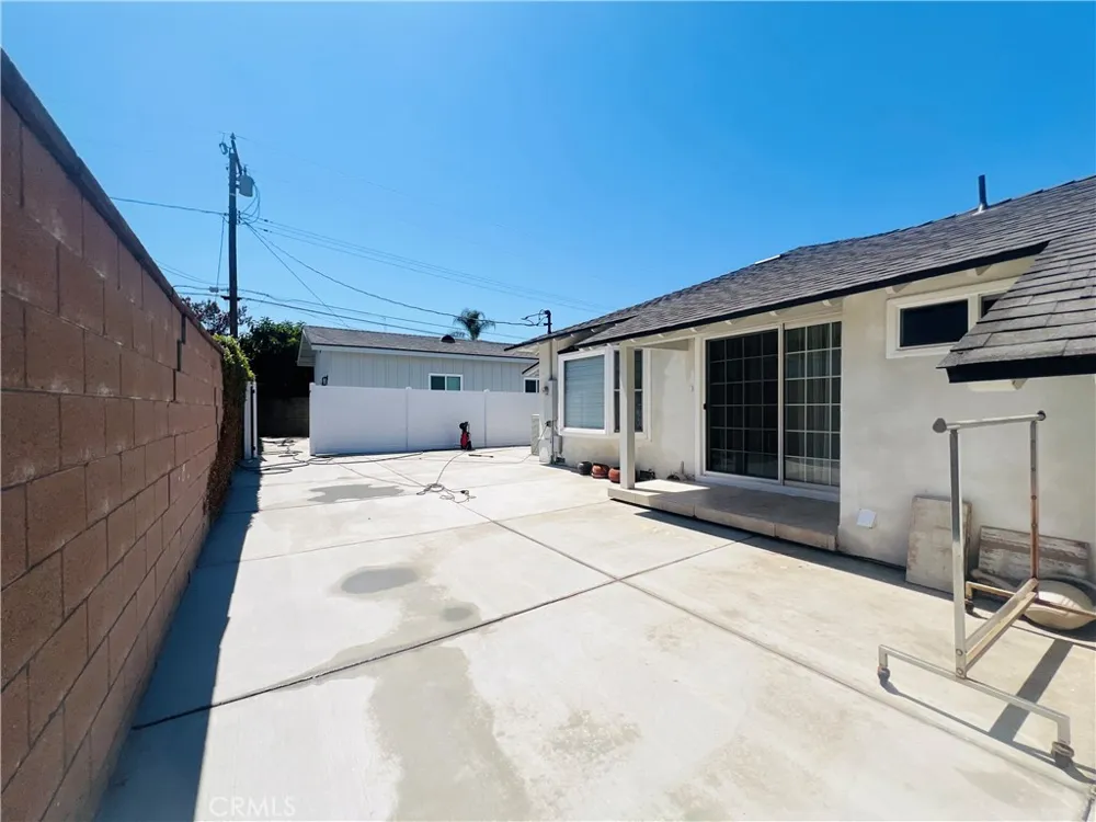 1704 E Vine Avenue West Covina, CA 91791