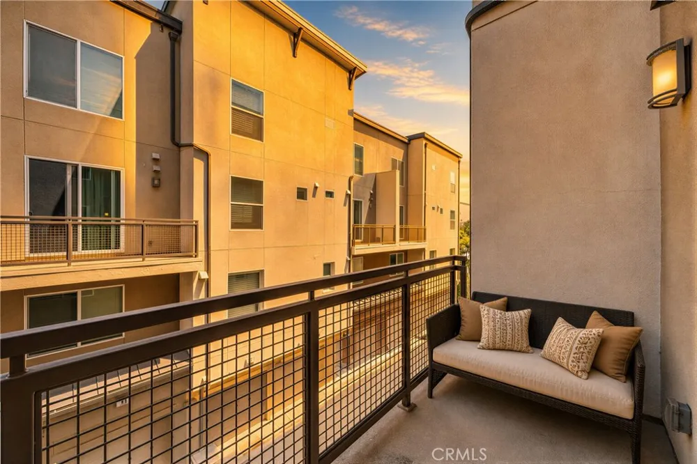 83 Waldorf Irvine, CA 92612