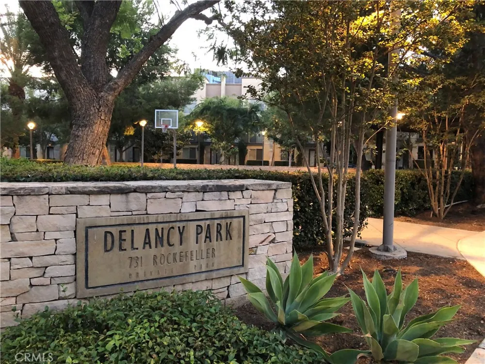 83 Waldorf Irvine, CA 92612