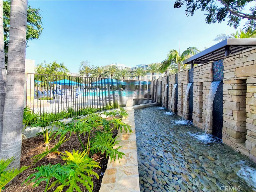 83 Waldorf Irvine, CA 92612