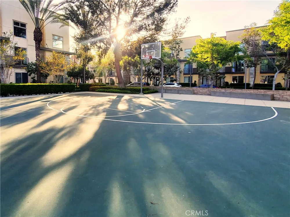 83 Waldorf Irvine, CA 92612