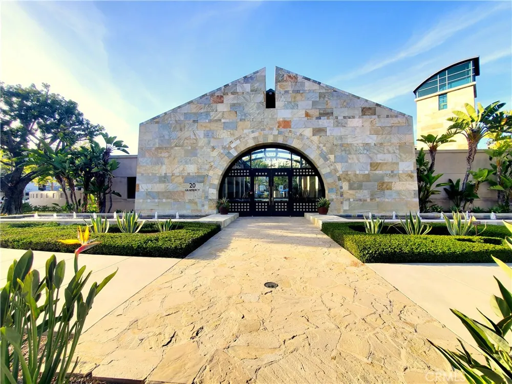 83 Waldorf Irvine, CA 92612